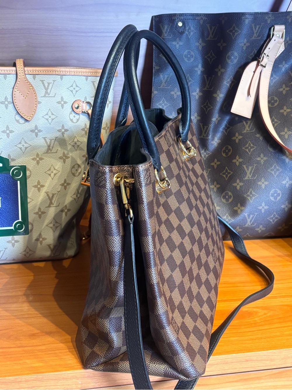 Gorgeous Louis Vuitton Riverside - Picture 5 of 16